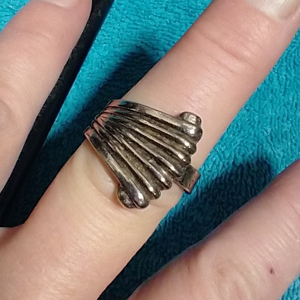 Elegant Silvertone Shell Ring Adjustable Vintage - image 1